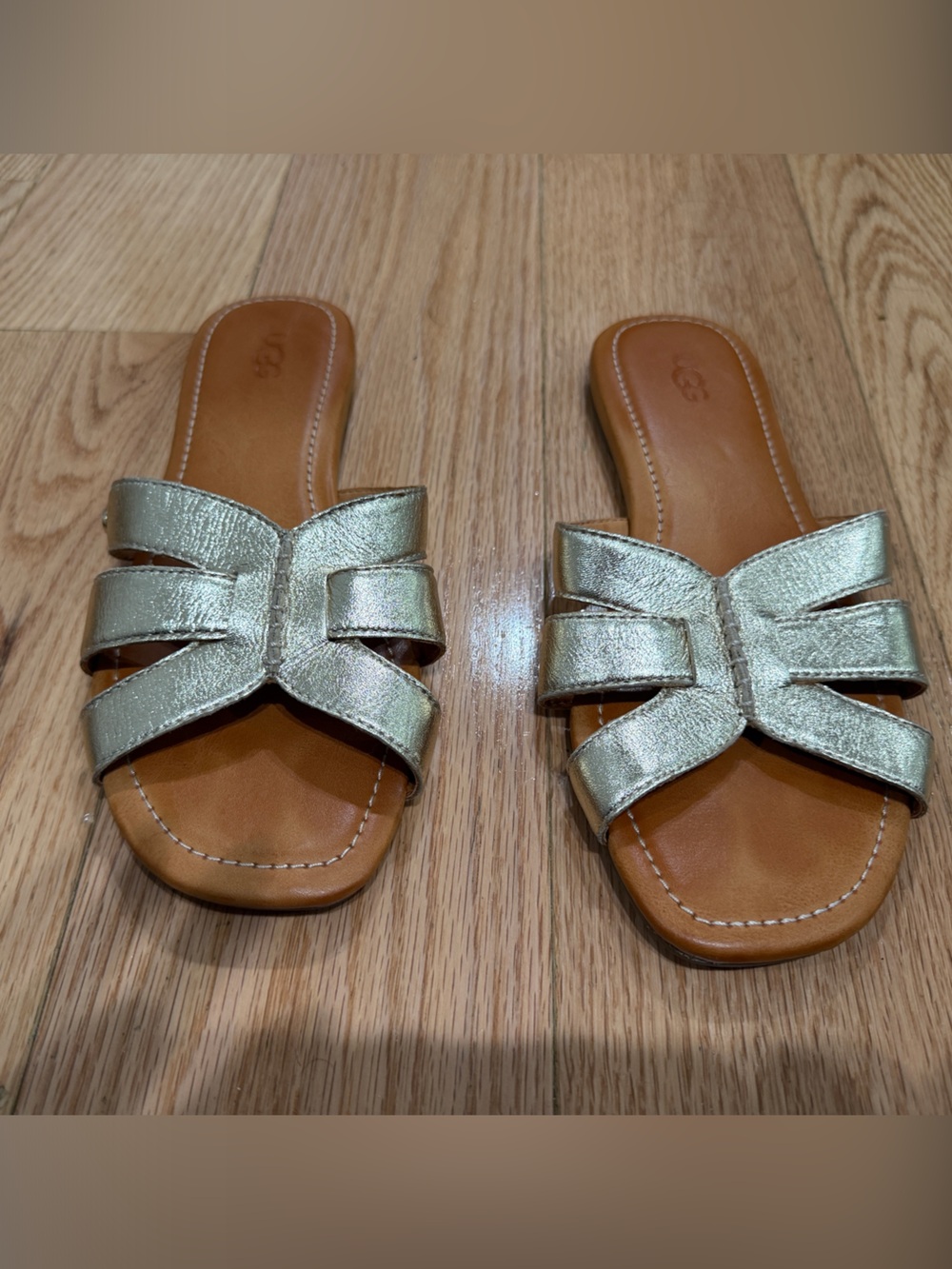 UGG Teague Womens Sandal (metallic gold)